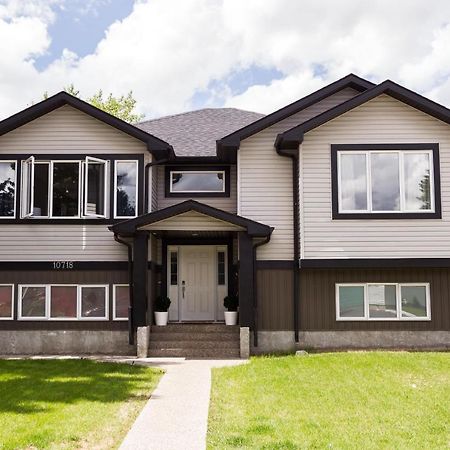 Executive Home - Long Stays Welcome - Garage Parking - Free Wifi & Netflix Edmonton Exterior photo