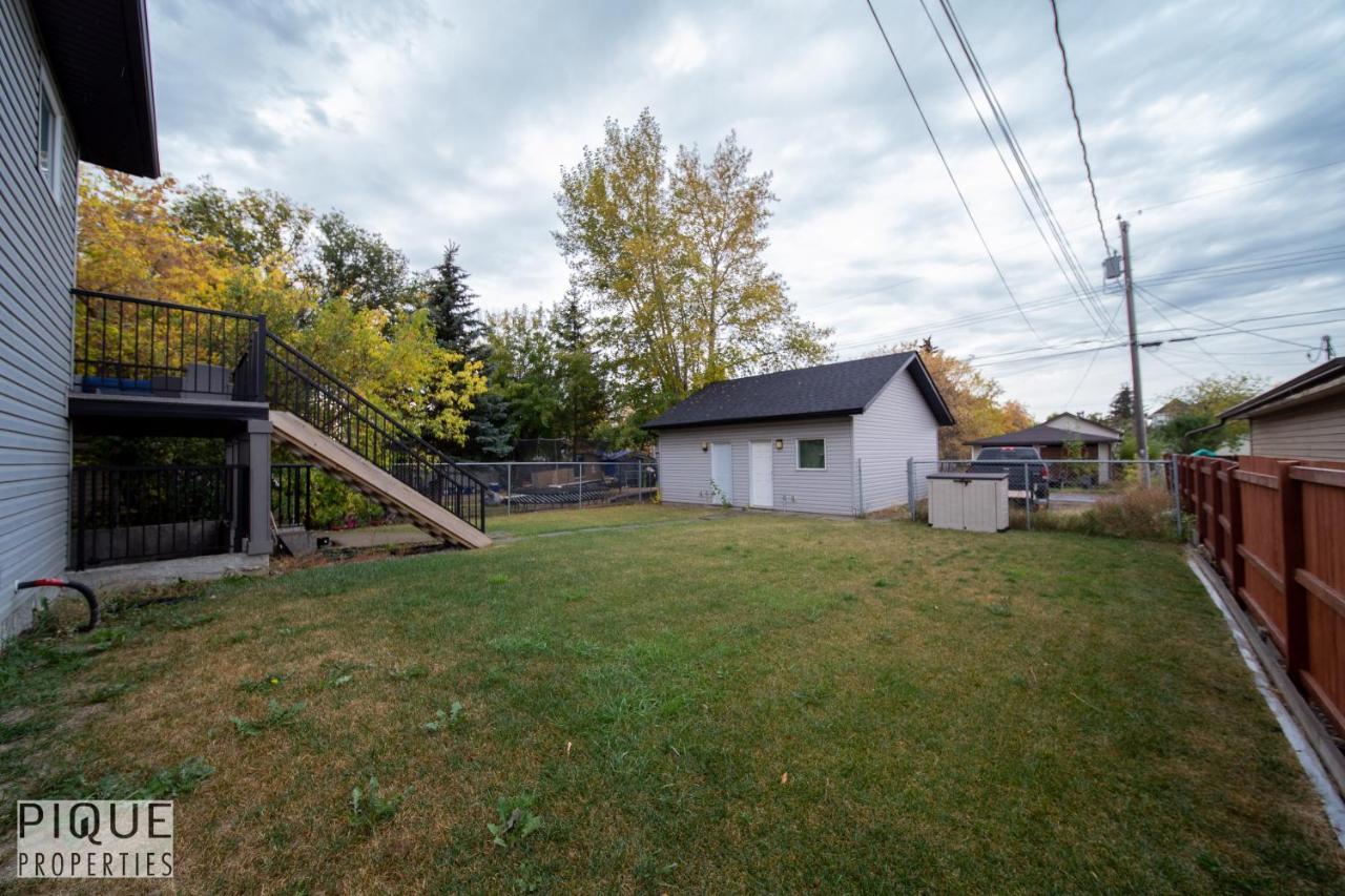 Executive Home - Long Stays Welcome - Garage Parking - Free Wifi & Netflix Edmonton Exterior photo