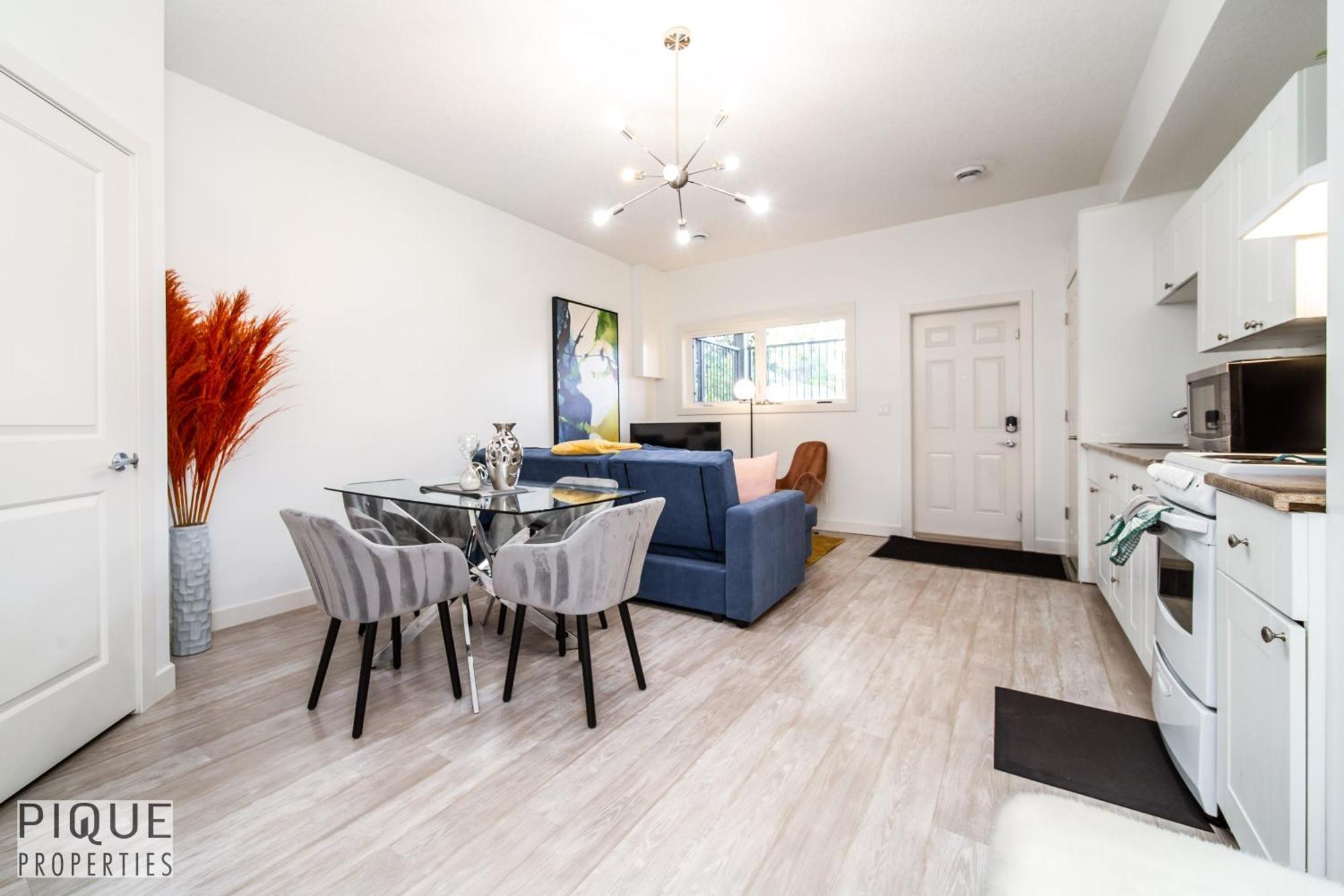 Executive Home - Long Stays Welcome - Garage Parking - Free Wifi & Netflix Edmonton Room photo