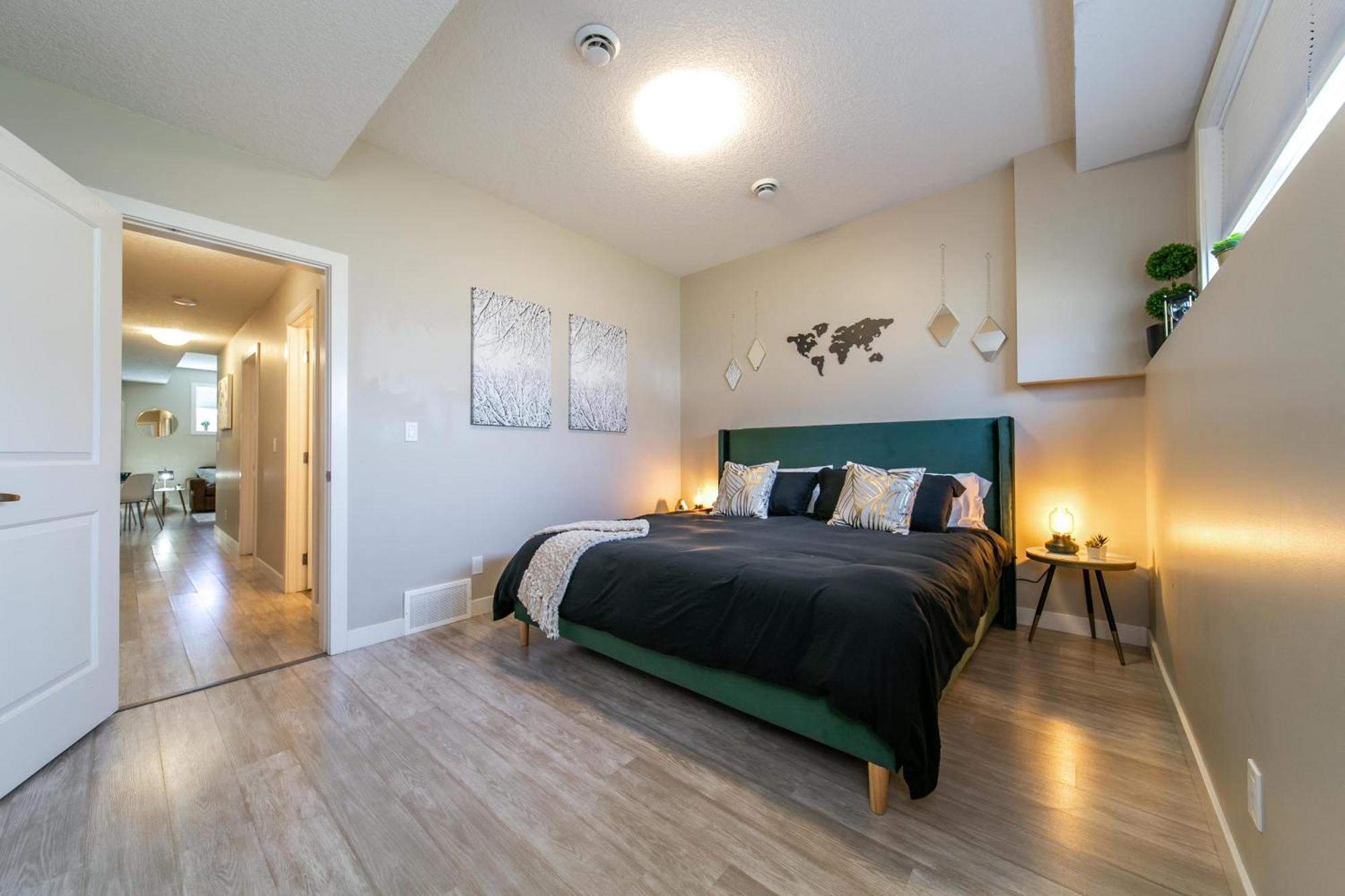 Executive Home - Long Stays Welcome - Garage Parking - Free Wifi & Netflix Edmonton Room photo