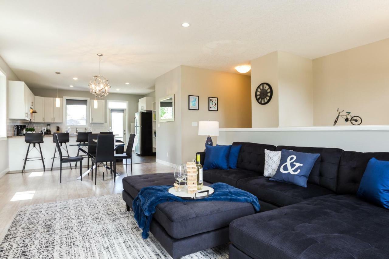 Executive Home - Long Stays Welcome - Garage Parking - Free Wifi & Netflix Edmonton Exterior photo